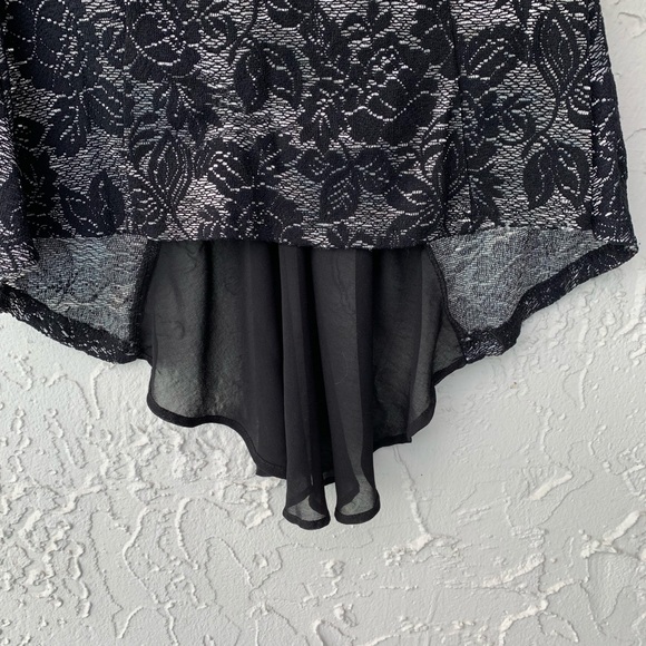 REDUCED! Stunning Iris Los Angeles tuxedo back top - Picture 2 of 7